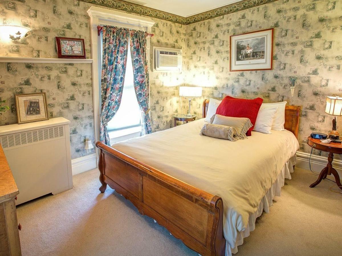 M&M Victorian Bed And Breakfast Marinette Eksteriør bilde