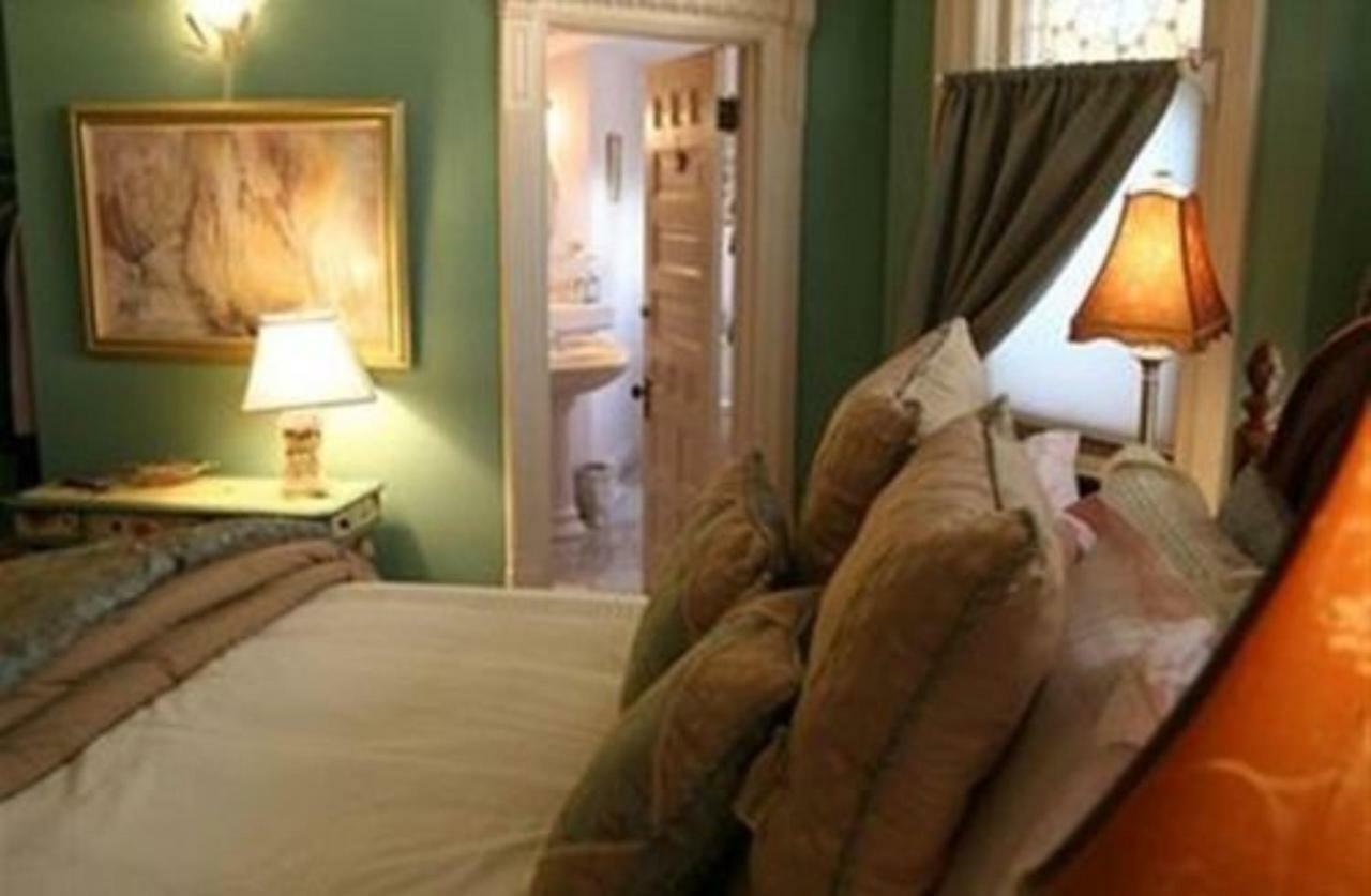 M&M Victorian Bed And Breakfast Marinette Eksteriør bilde