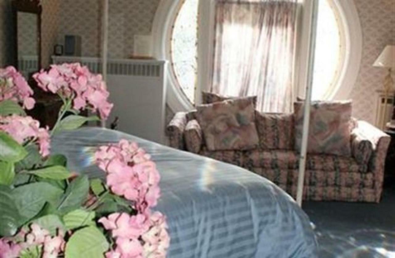 M&M Victorian Bed And Breakfast Marinette Eksteriør bilde